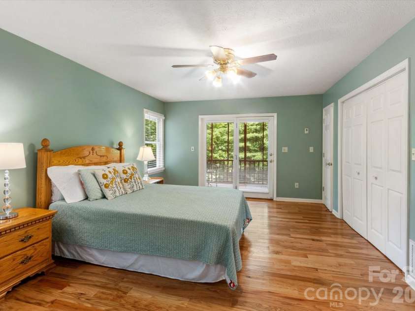 134 Valle Way, Hendersonville, NC 28739.  MLS# CAR4391167, YatesRealty ID 46320. Primary bedroom