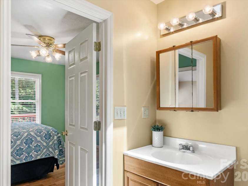 134 Valle Way, Hendersonville, NC 28739.  MLS# CAR4391167, YatesRealty ID 46320. Second Bedroom-ensuite full bath