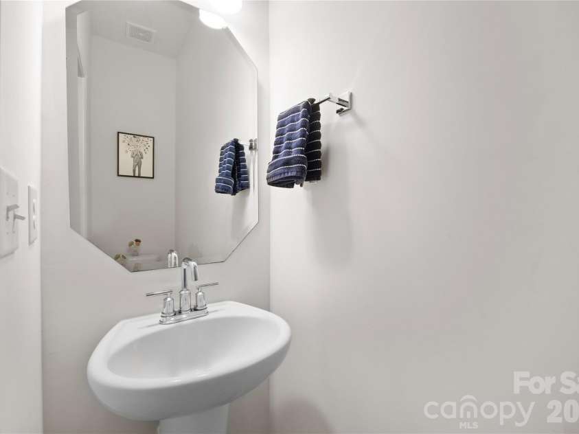 13141 Suncreek Terrace, Charlotte, NC 28214.  MLS# CAR4414116, YatesRealty ID 46322. Half guest bath on main