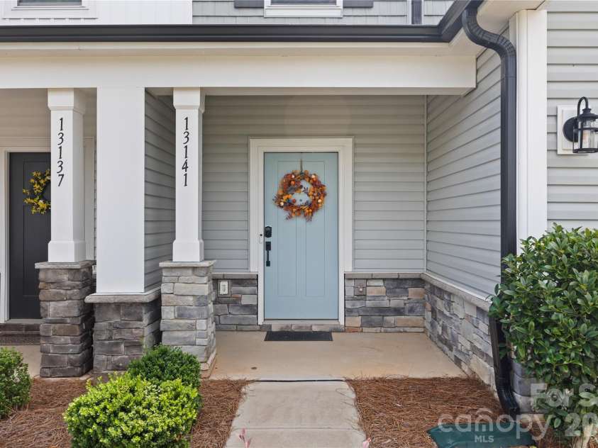 13141 Suncreek Terrace, Charlotte, NC 28214.  MLS# CAR4414116, YatesRealty ID 46322. Step inside to a move-in ready home