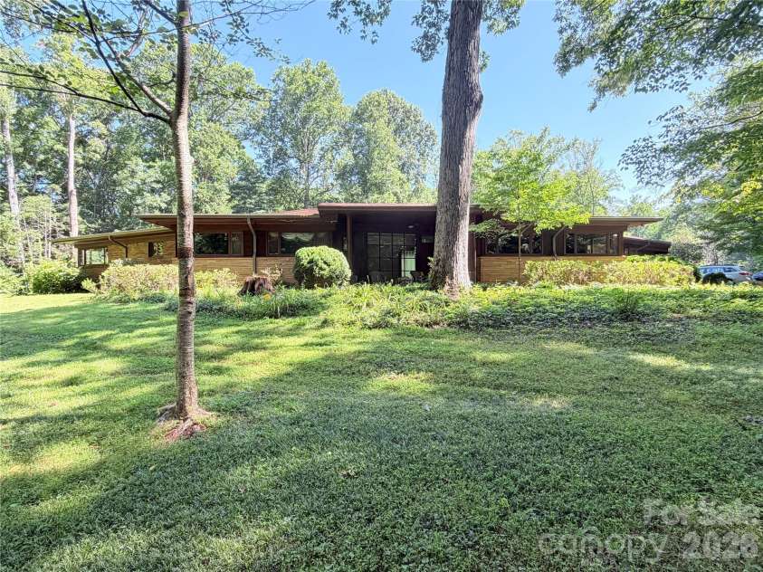 800 7th Street, Newton, NC 28658.  MLS# CAR4393498, YatesRealty ID 46323. 