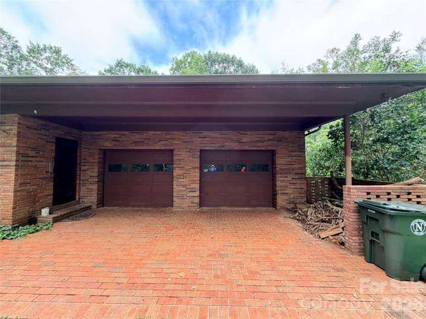 800 7th Street, Newton, NC 28658.  MLS# CAR4393498, YatesRealty ID 46323. 
