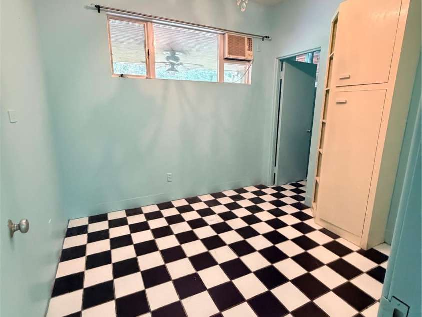 800 7th Street, Newton, NC 28658.  MLS# CAR4393498, YatesRealty ID 46323. 