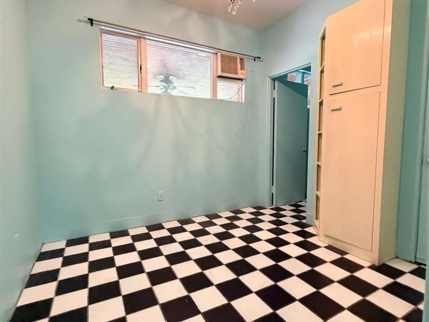 800 7th Street, Newton, NC 28658.  MLS# CAR4393498, YatesRealty ID 46323. 