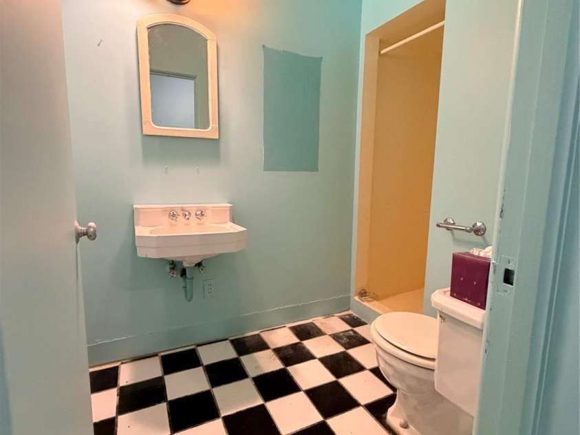 800 7th Street, Newton, NC 28658.  MLS# CAR4393498, YatesRealty ID 46323. 