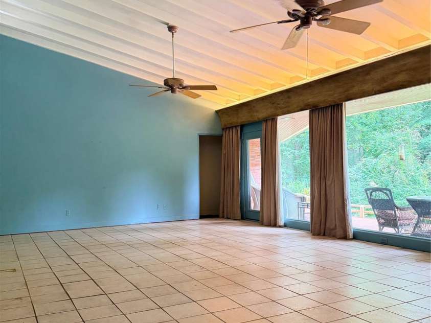 800 7th Street, Newton, NC 28658.  MLS# CAR4393498, YatesRealty ID 46323. 