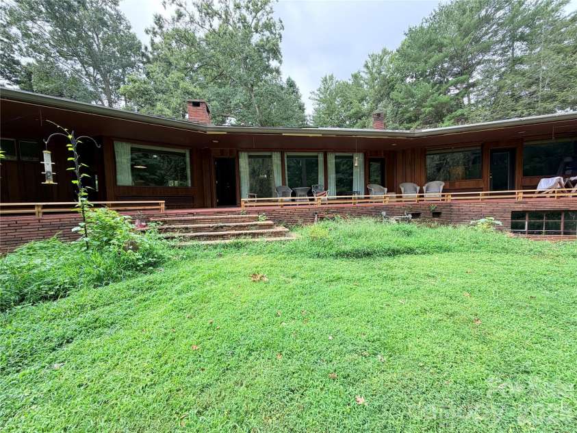 800 7th Street, Newton, NC 28658.  MLS# CAR4393498, YatesRealty ID 46323. 