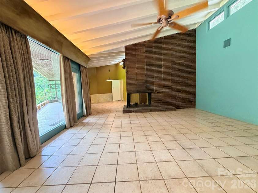 800 7th Street, Newton, NC 28658.  MLS# CAR4393498, YatesRealty ID 46323. 