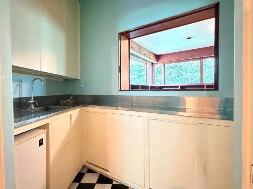 800 7th Street, Newton, NC 28658.  MLS# CAR4393498, YatesRealty ID 46323. 