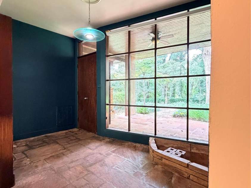 800 7th Street, Newton, NC 28658.  MLS# CAR4393498, YatesRealty ID 46323. 
