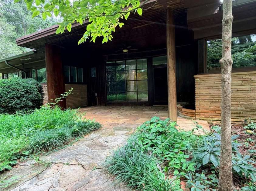 800 7th Street, Newton, NC 28658.  MLS# CAR4393498, YatesRealty ID 46323. 