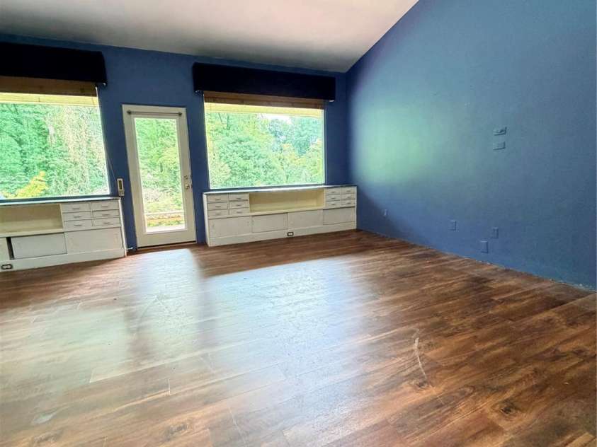 800 7th Street, Newton, NC 28658.  MLS# CAR4393498, YatesRealty ID 46323. 