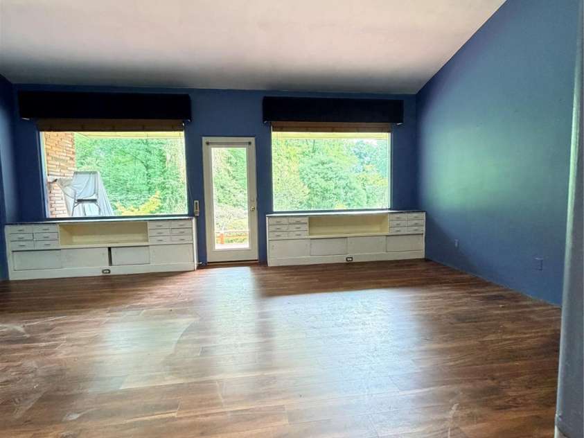 800 7th Street, Newton, NC 28658.  MLS# CAR4393498, YatesRealty ID 46323. 