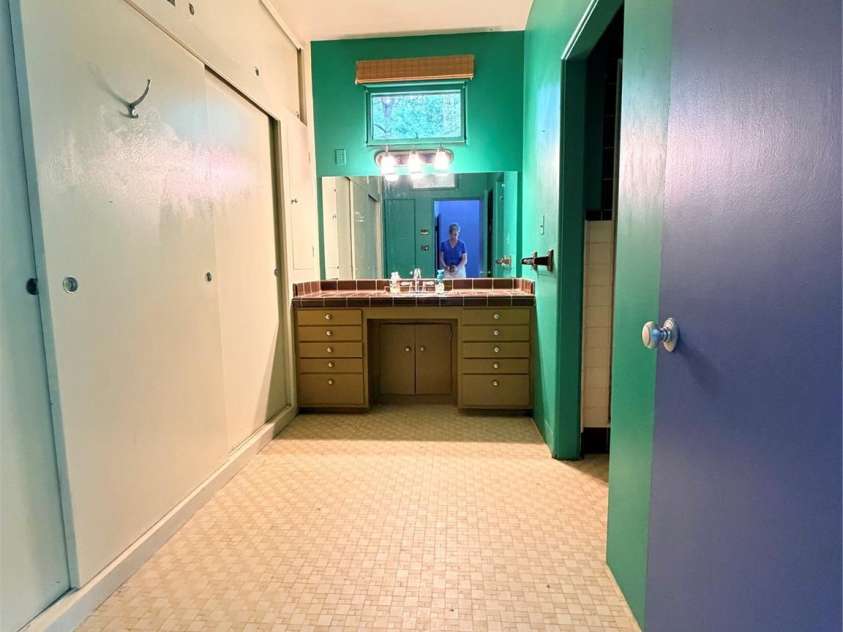 800 7th Street, Newton, NC 28658.  MLS# CAR4393498, YatesRealty ID 46323. 
