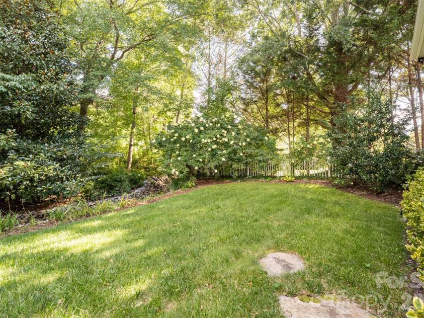 8 Clovelly Way, Asheville, NC 28803.  MLS# CAR4415587, YatesRealty ID 46324. Completely flat backyard