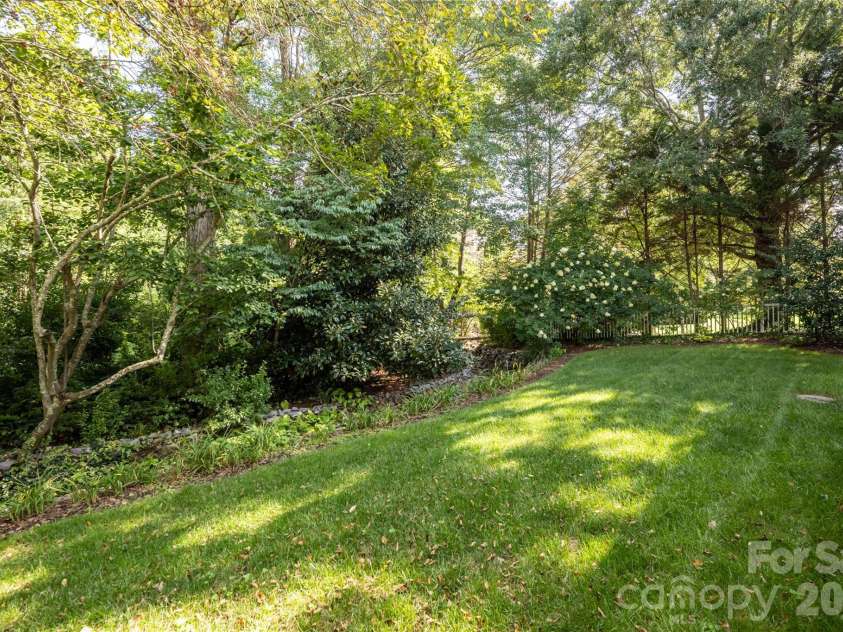 8 Clovelly Way, Asheville, NC 28803.  MLS# CAR4415587, YatesRealty ID 46324. Flat backyard