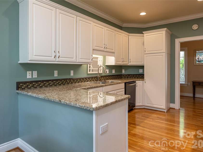 8 Clovelly Way, Asheville, NC 28803.  MLS# CAR4415587, YatesRealty ID 46324. Kitchen