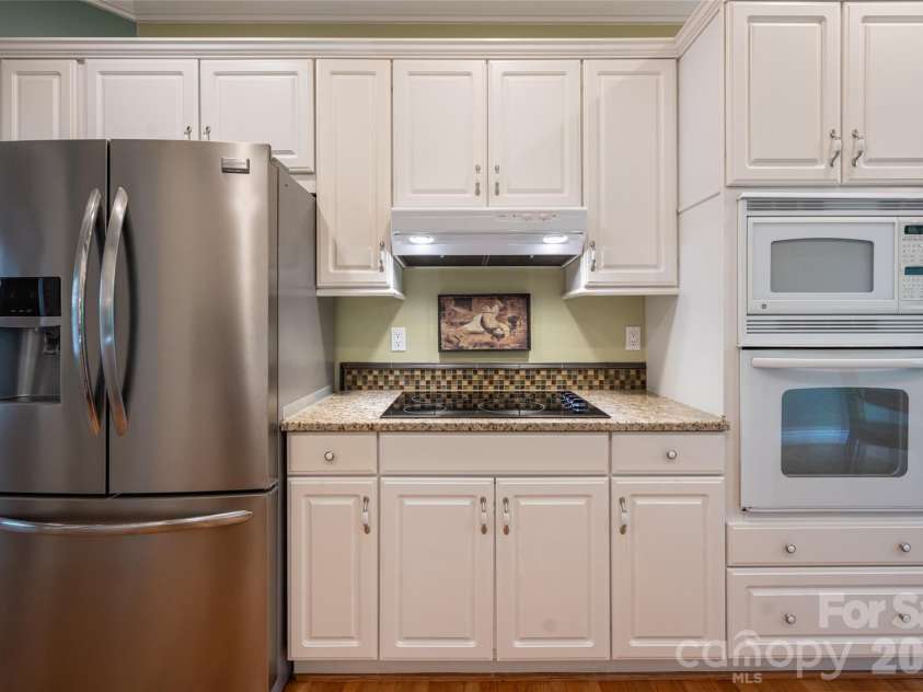 8 Clovelly Way, Asheville, NC 28803.  MLS# CAR4415587, YatesRealty ID 46324. Kitchen