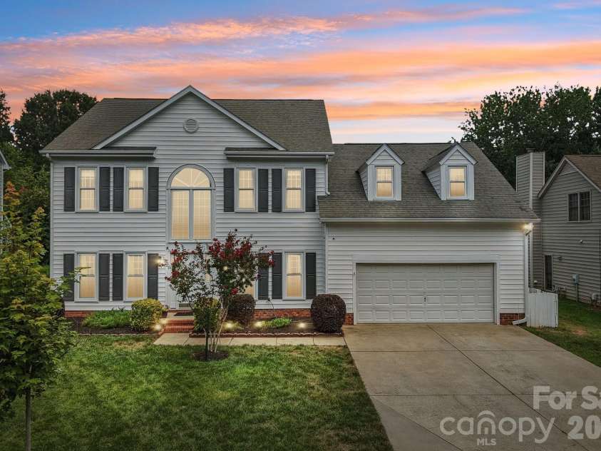 8504 Tamarron Drive, Charlotte, NC 28277.  MLS# CAR4415545, YatesRealty ID 46326. 
