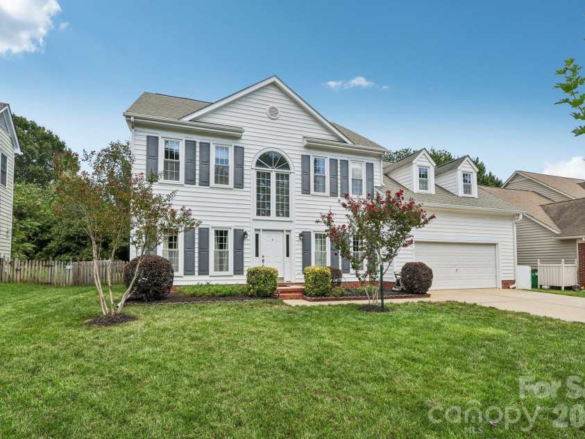 8504 Tamarron Drive, Charlotte, NC 28277.  MLS# CAR4415545, YatesRealty ID 46326. 