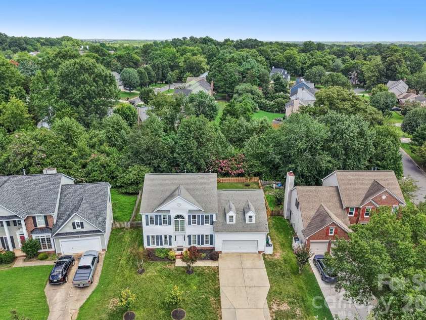 8504 Tamarron Drive, Charlotte, NC 28277.  MLS# CAR4415545, YatesRealty ID 46326. 