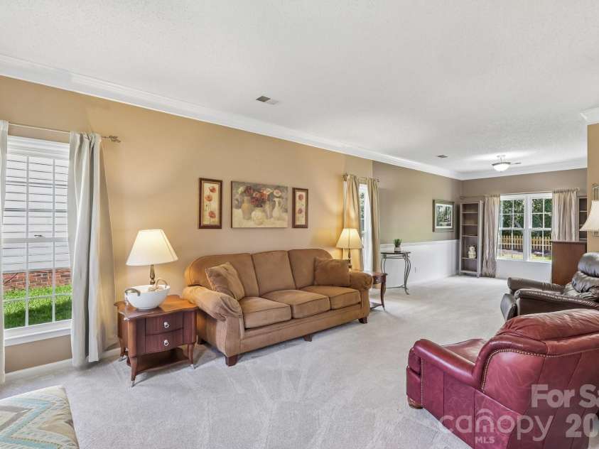 8504 Tamarron Drive, Charlotte, NC 28277.  MLS# CAR4415545, YatesRealty ID 46326. 