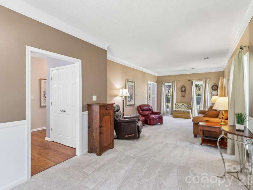 8504 Tamarron Drive, Charlotte, NC 28277.  MLS# CAR4415545, YatesRealty ID 46326. 