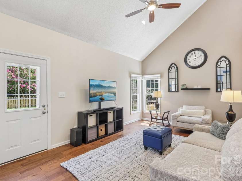 8504 Tamarron Drive, Charlotte, NC 28277.  MLS# CAR4415545, YatesRealty ID 46326. 