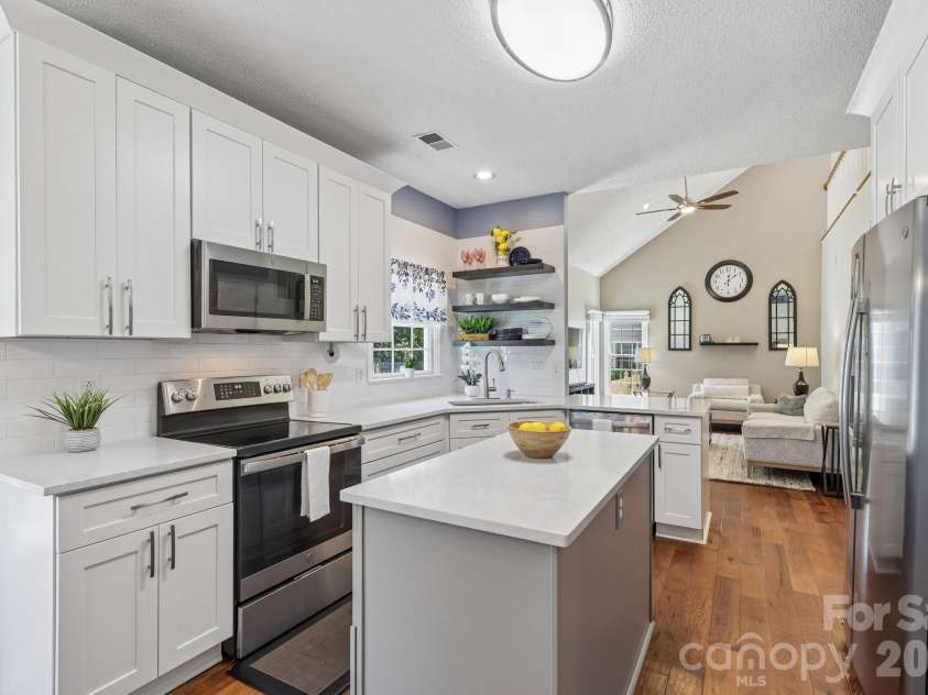 8504 Tamarron Drive, Charlotte, NC 28277.  MLS# CAR4415545, YatesRealty ID 46326. 