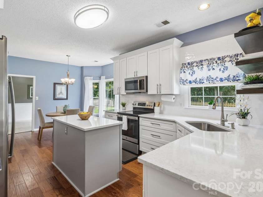 8504 Tamarron Drive, Charlotte, NC 28277.  MLS# CAR4415545, YatesRealty ID 46326. 