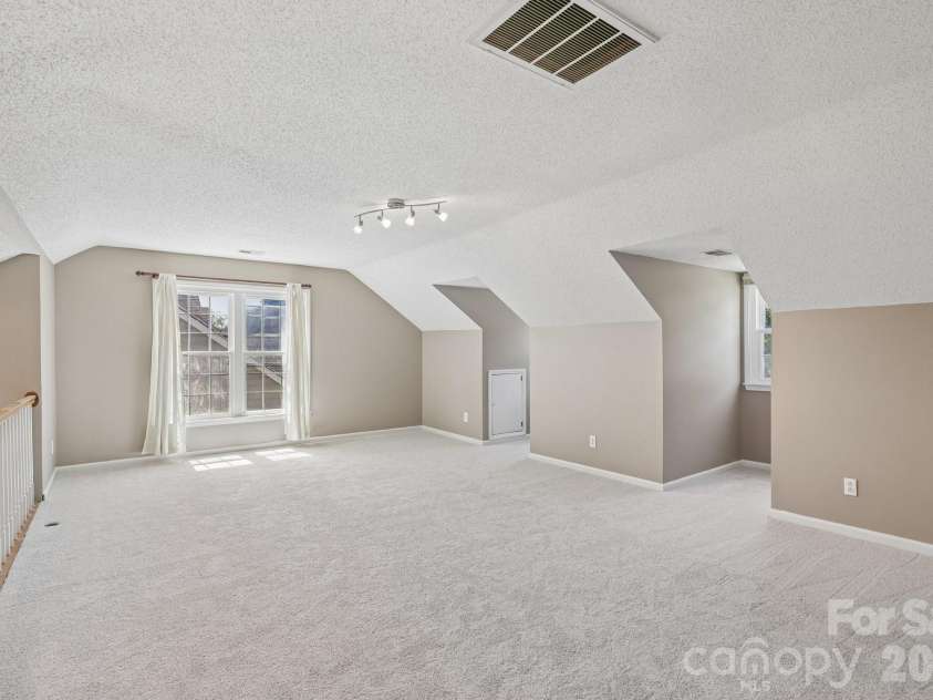 8504 Tamarron Drive, Charlotte, NC 28277.  MLS# CAR4415545, YatesRealty ID 46326. Bonus Room