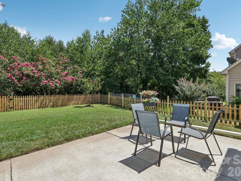 8504 Tamarron Drive, Charlotte, NC 28277.  MLS# CAR4415545, YatesRealty ID 46326. Fenced yard backs to HOA owned land.