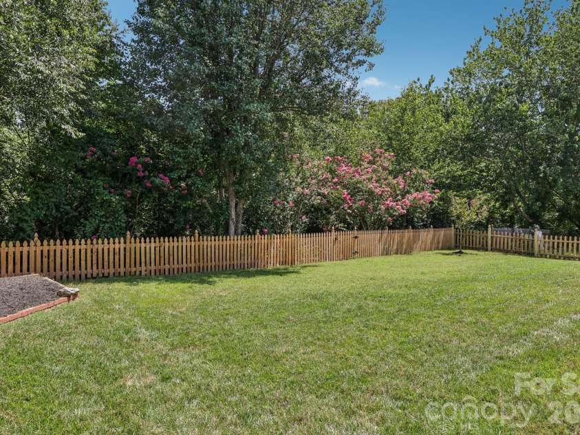 8504 Tamarron Drive, Charlotte, NC 28277.  MLS# CAR4415545, YatesRealty ID 46326. Fenced yard backs to HOA owned land.