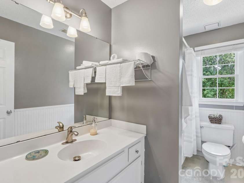 8504 Tamarron Drive, Charlotte, NC 28277.  MLS# CAR4415545, YatesRealty ID 46326. Guest Bath