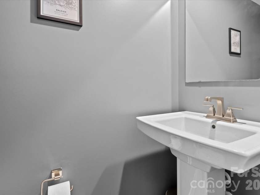 3037 Beeler Lane, Charlotte, NC 28208.  MLS# CAR4415864, YatesRealty ID 46327. 