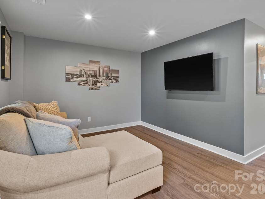 3037 Beeler Lane, Charlotte, NC 28208.  MLS# CAR4415864, YatesRealty ID 46327. 