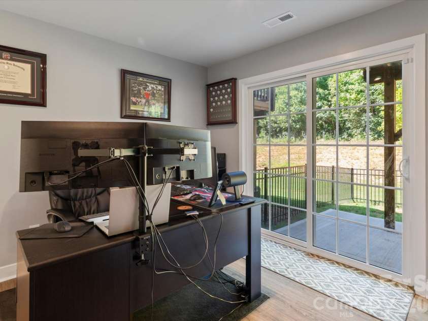 3037 Beeler Lane, Charlotte, NC 28208.  MLS# CAR4415864, YatesRealty ID 46327. 