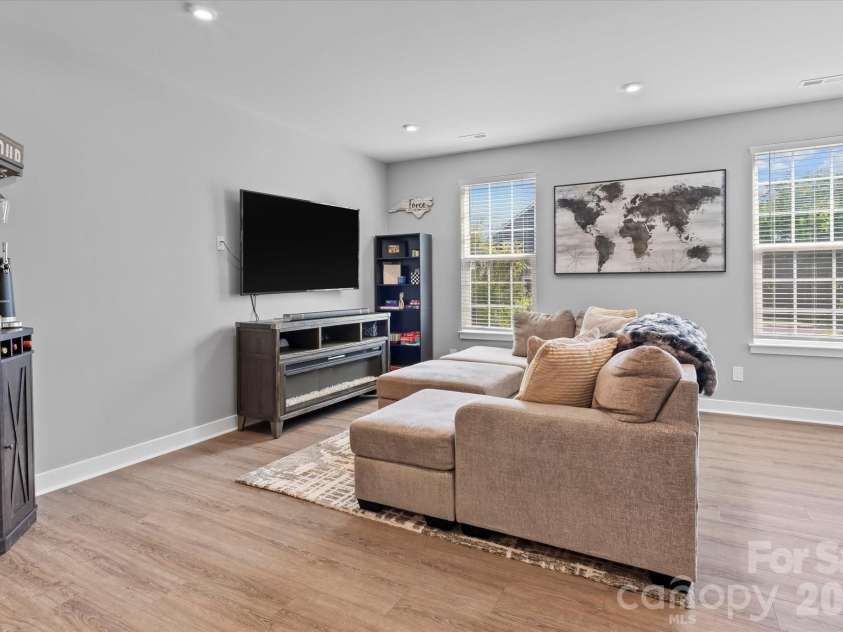 3037 Beeler Lane, Charlotte, NC 28208.  MLS# CAR4415864, YatesRealty ID 46327. 
