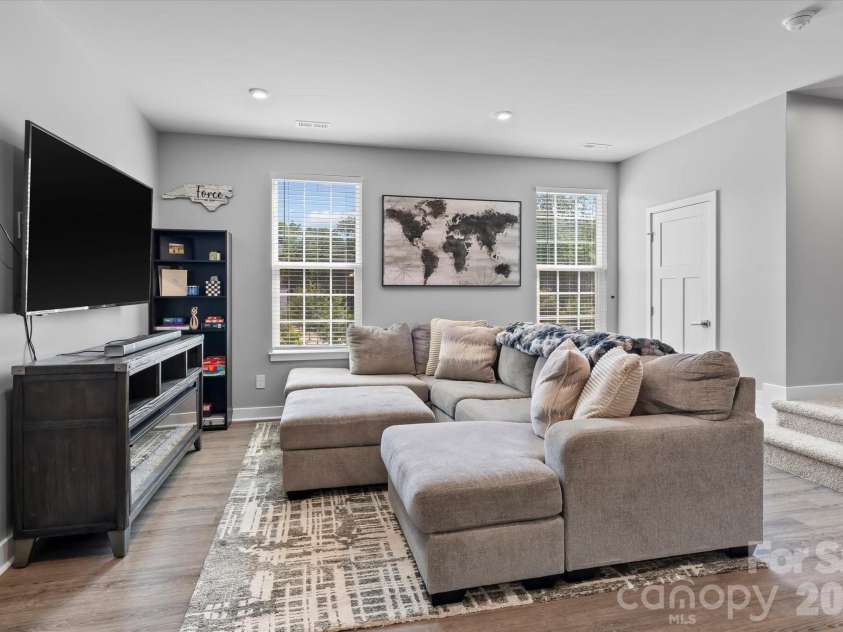 3037 Beeler Lane, Charlotte, NC 28208.  MLS# CAR4415864, YatesRealty ID 46327. 