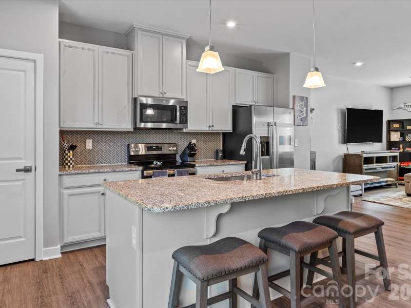 3037 Beeler Lane, Charlotte, NC 28208.  MLS# CAR4415864, YatesRealty ID 46327. 