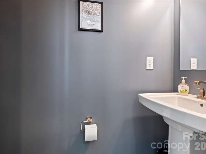 3037 Beeler Lane, Charlotte, NC 28208.  MLS# CAR4415864, YatesRealty ID 46327. 