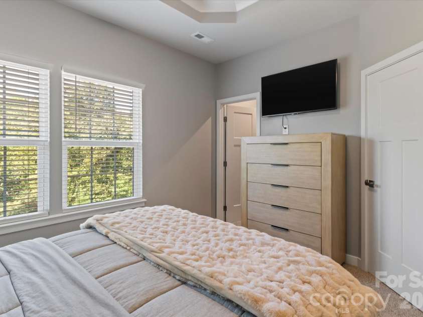 3037 Beeler Lane, Charlotte, NC 28208.  MLS# CAR4415864, YatesRealty ID 46327. 