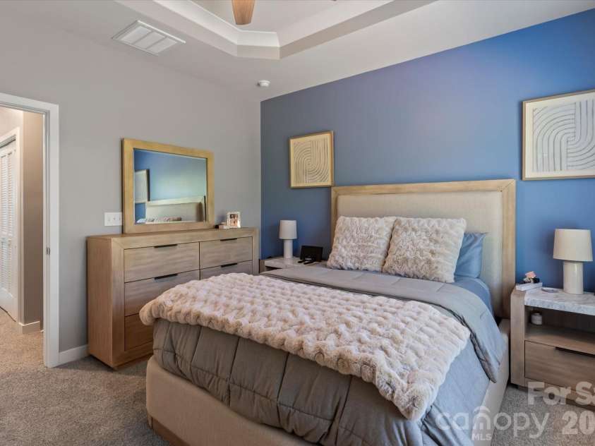 3037 Beeler Lane, Charlotte, NC 28208.  MLS# CAR4415864, YatesRealty ID 46327. 