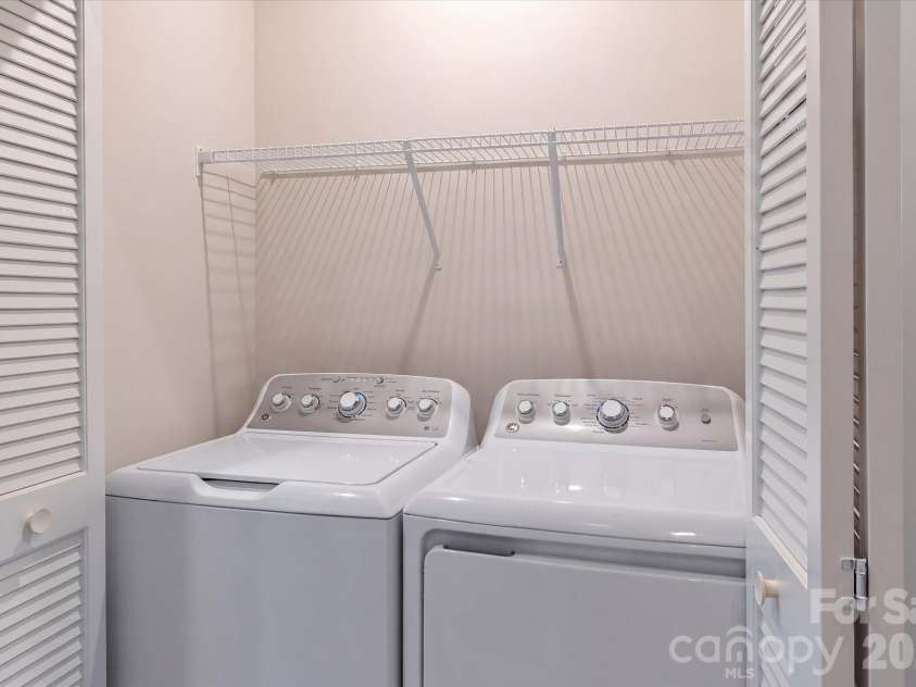 3037 Beeler Lane, Charlotte, NC 28208.  MLS# CAR4415864, YatesRealty ID 46327. 