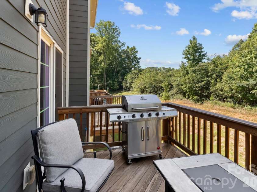 3037 Beeler Lane, Charlotte, NC 28208.  MLS# CAR4415864, YatesRealty ID 46327. 
