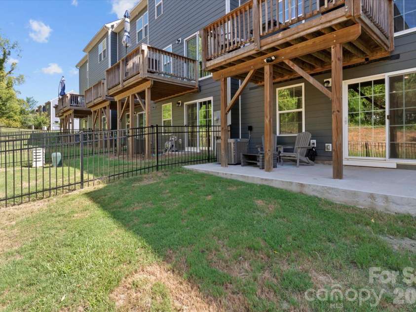 3037 Beeler Lane, Charlotte, NC 28208.  MLS# CAR4415864, YatesRealty ID 46327. 