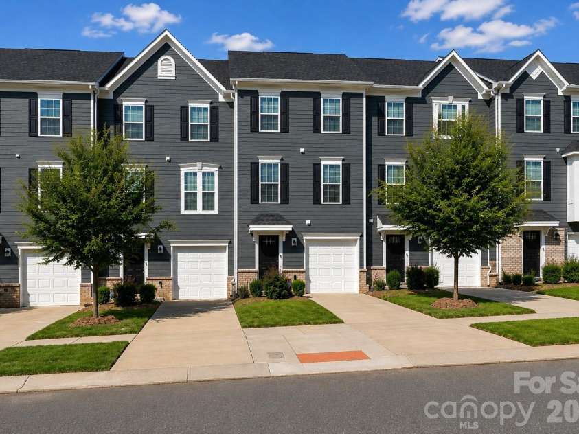 3037 Beeler Lane, Charlotte, NC 28208.  MLS# CAR4415864, YatesRealty ID 46327. 