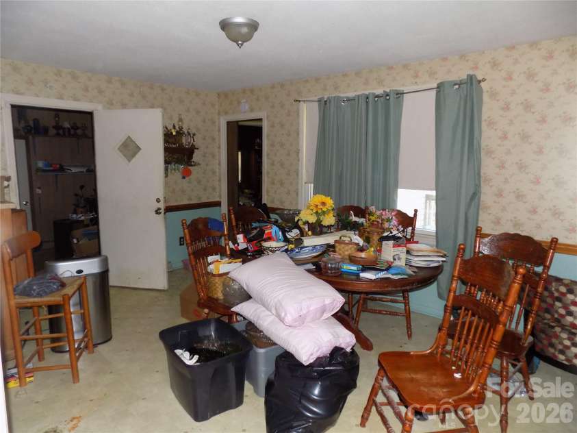 340 Vine Street, Gastonia, NC 28052.  MLS# CAR4416665, YatesRealty ID 46328. Kitchen