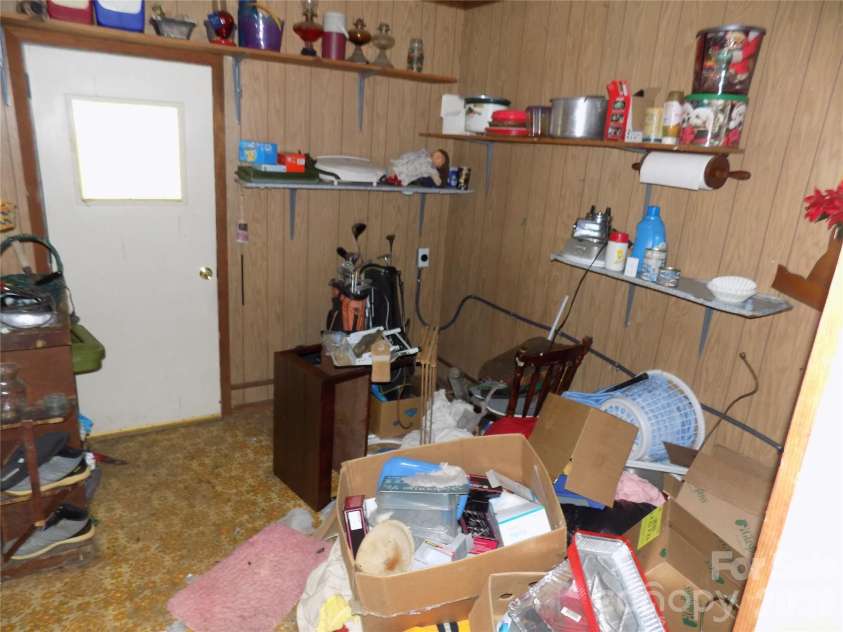 340 Vine Street, Gastonia, NC 28052.  MLS# CAR4416665, YatesRealty ID 46328. Laundry Room