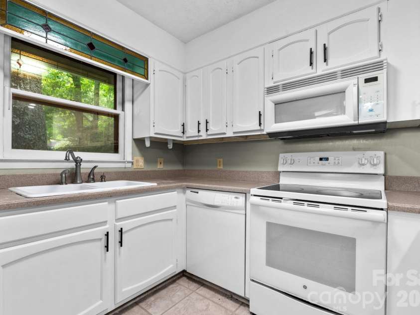 188 Laurel Hill Drive, Boone, NC 28607.  MLS# CAR4417361, YatesRealty ID 46329. 